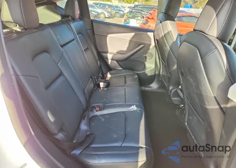 2022 Tesla Model Y z USA, uszkodzony, nr VIN 7SAYGDEF5NF461967